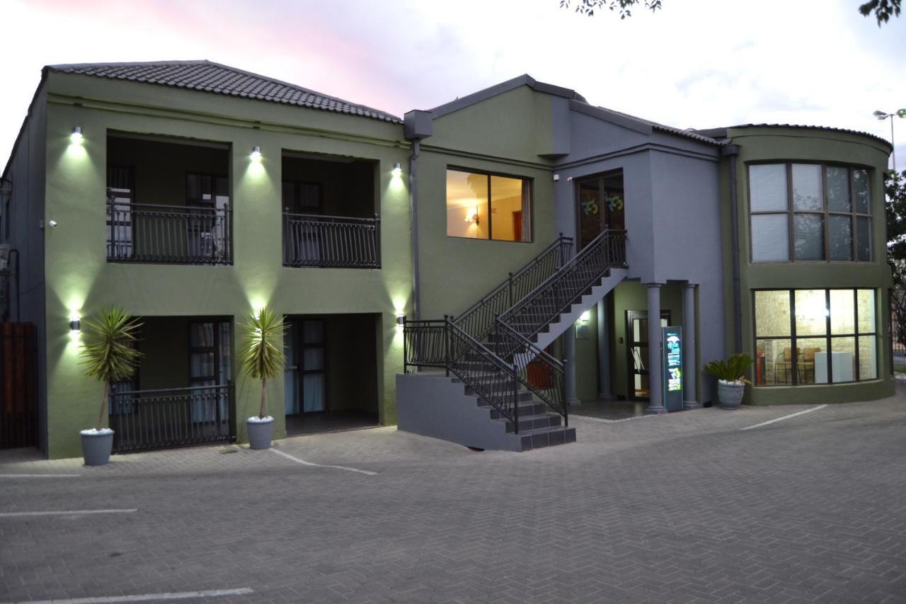 African Sands Guesthouse Load Shedding Free Bloemfontein Dış mekan fotoğraf